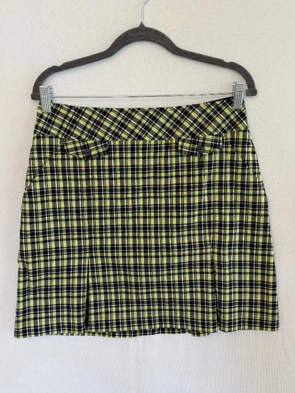 TAIL Women’s Size 8 Black, Green & White  Plaid Golf Skort